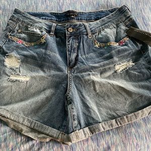 Signature Studio Flower Embroidered Jean shorts size 16